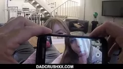 Redare Teen Foxy Dolly Leigh este bătută în cuie de tatăl ei vitreg nepoliticos într-o casetă sexuală tabu cu sex de familie