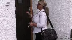 Afspelen pornofilms met moeders die wilde seks hebben