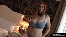 Abspielen Porno mit einem Super-Escort kommt nach Hause, um mit dir zu ficken