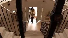 Jouer Deux milfs baisent avec un gigolo viril avec une énorme bite