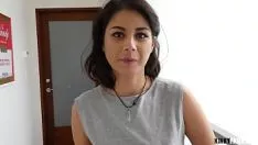 Reproduzir Ela tem uma buceta esquisita, mas ela gosta de dois galos