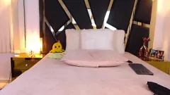Oynat Gözlüklü Şehvetli SamanthaKhiarXX Yapay Penis ile Kendini Zevklendiriyor
