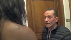 Redare O curvă nesățioasă este distrusă anal de un herghelie neagră