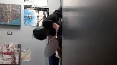 Reproduzir Boquete surpresa de Emo Teen em minha casa