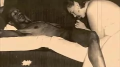Reproducir Vintage retro peludo - Encuentro tabú interracial con una gran polla negra