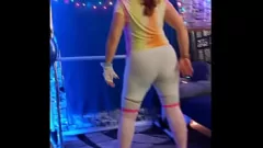 Jouer Rouge amateur milf de la danse solo chaude de Steffi et jeu de chatte rose