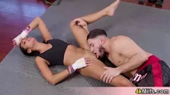 Jouer Tutor di wrestling Peter Green Pounds Milf Vienna Black Big Tets