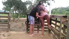 Jouer Anal amatoriale all'aperto: la fattoria colombiana viene scopata duramente