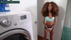 Curvy Ebony Step-Sister gaat wild in intieme POV-ontmoeting