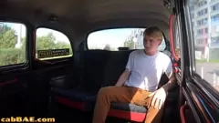Reproducir Tinked Taxi Babe's Outdoor Pussy follando después de una mamada