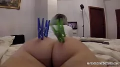 تشغيل POV ASS PLAY و RUPKing مع أوتاد الملابس على الحمار الأوروبي المثالي