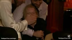 Redare BDSM Party Orgy: Hardcore interrasial Gangbang cu sclavi de abanos